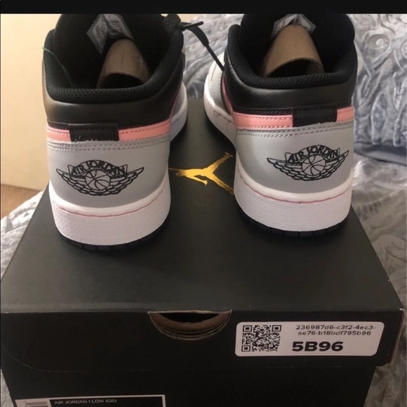 Jordan 1 - Picture 2 of 5